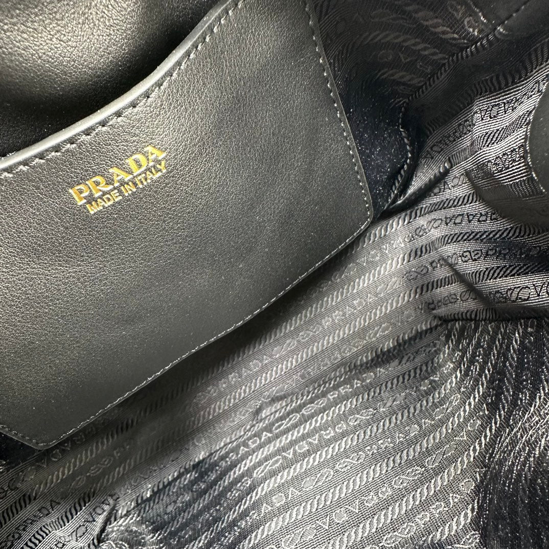 Prada 2026 Darling Bucket Bag 22cm Calfskin