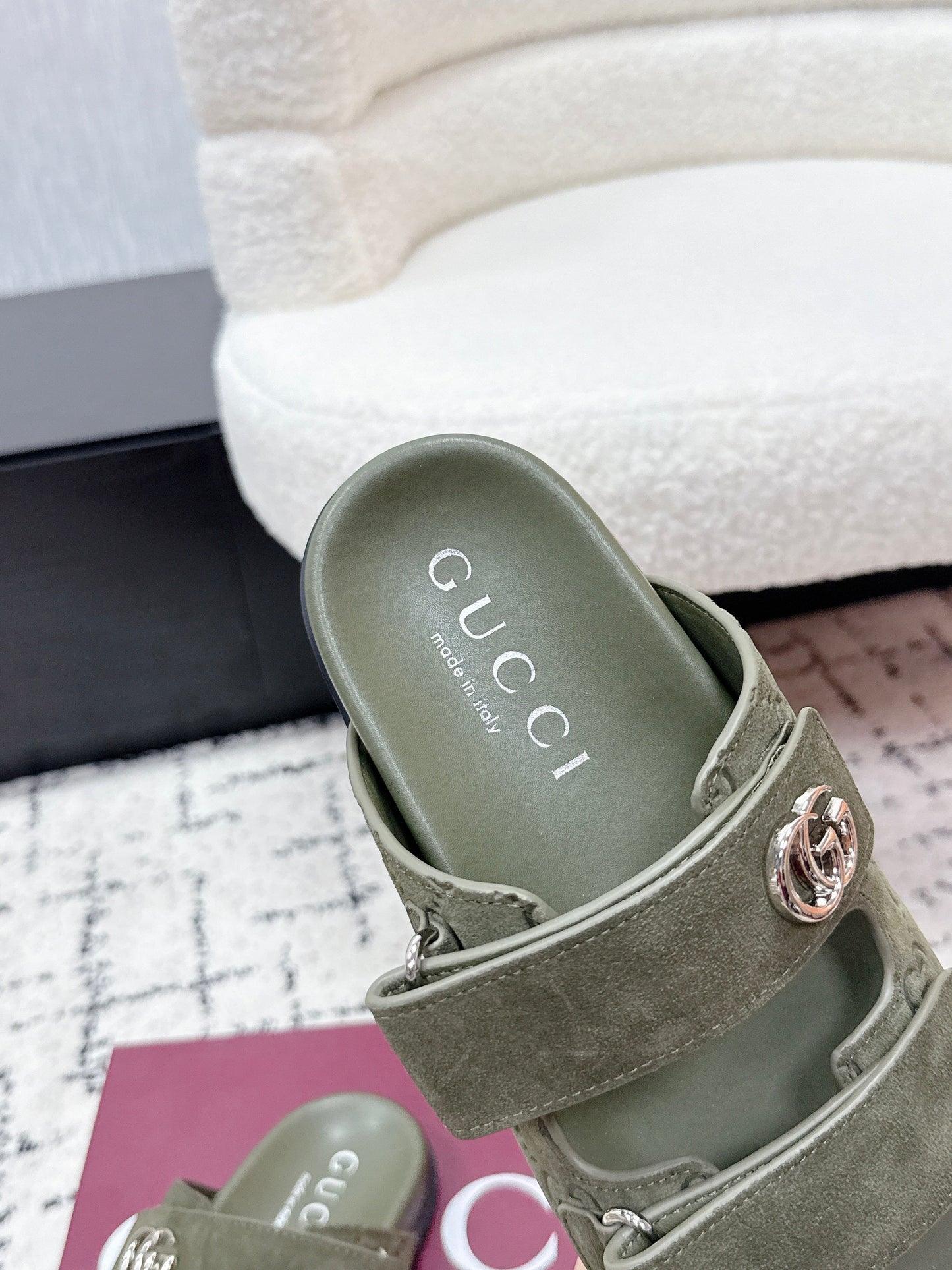 GG 26SS Sandals Olive Green Suede Sheepskin 641460