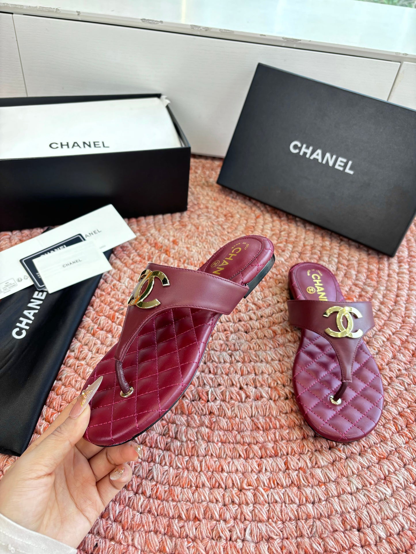 CC 26s Thong Sandals Burgundy Sheepskin 648257