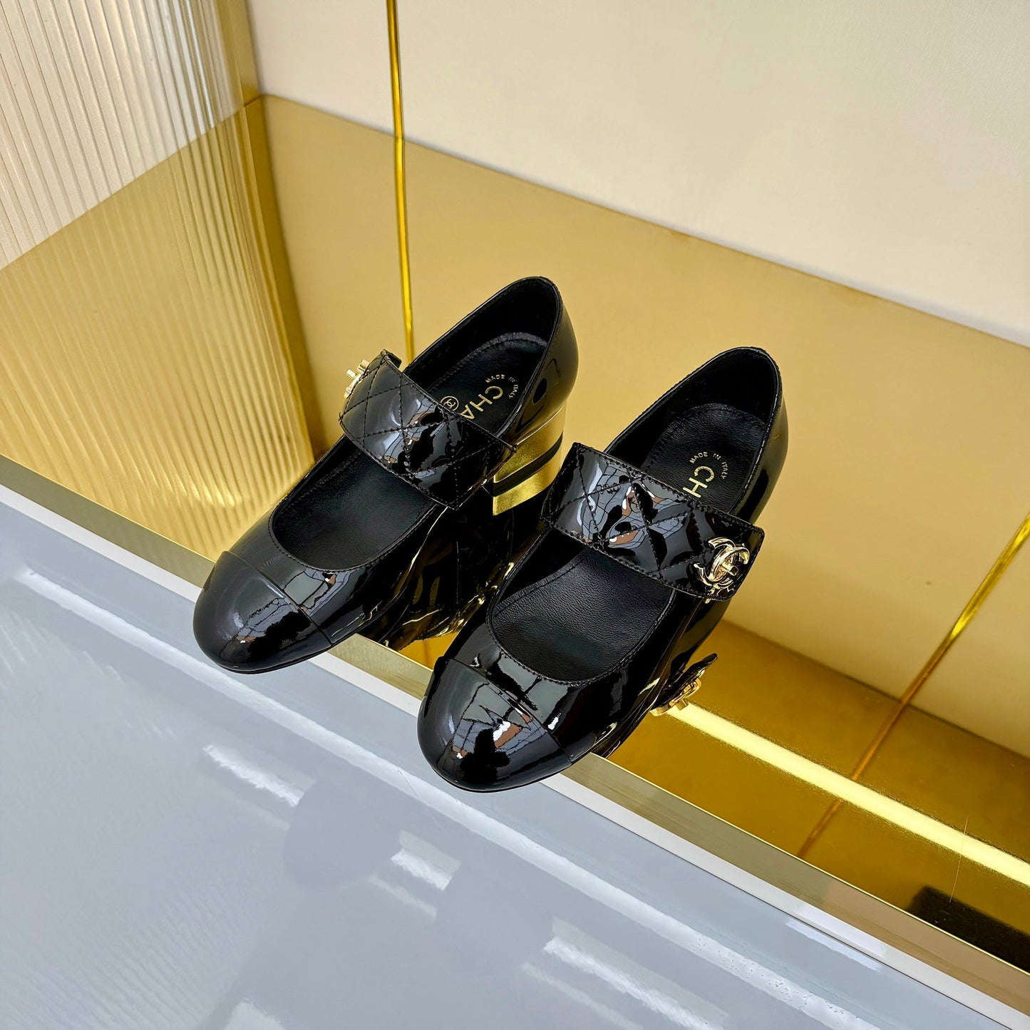 CC 2026 Mary Jane 35 Black Gold Black Patent Leather 667752