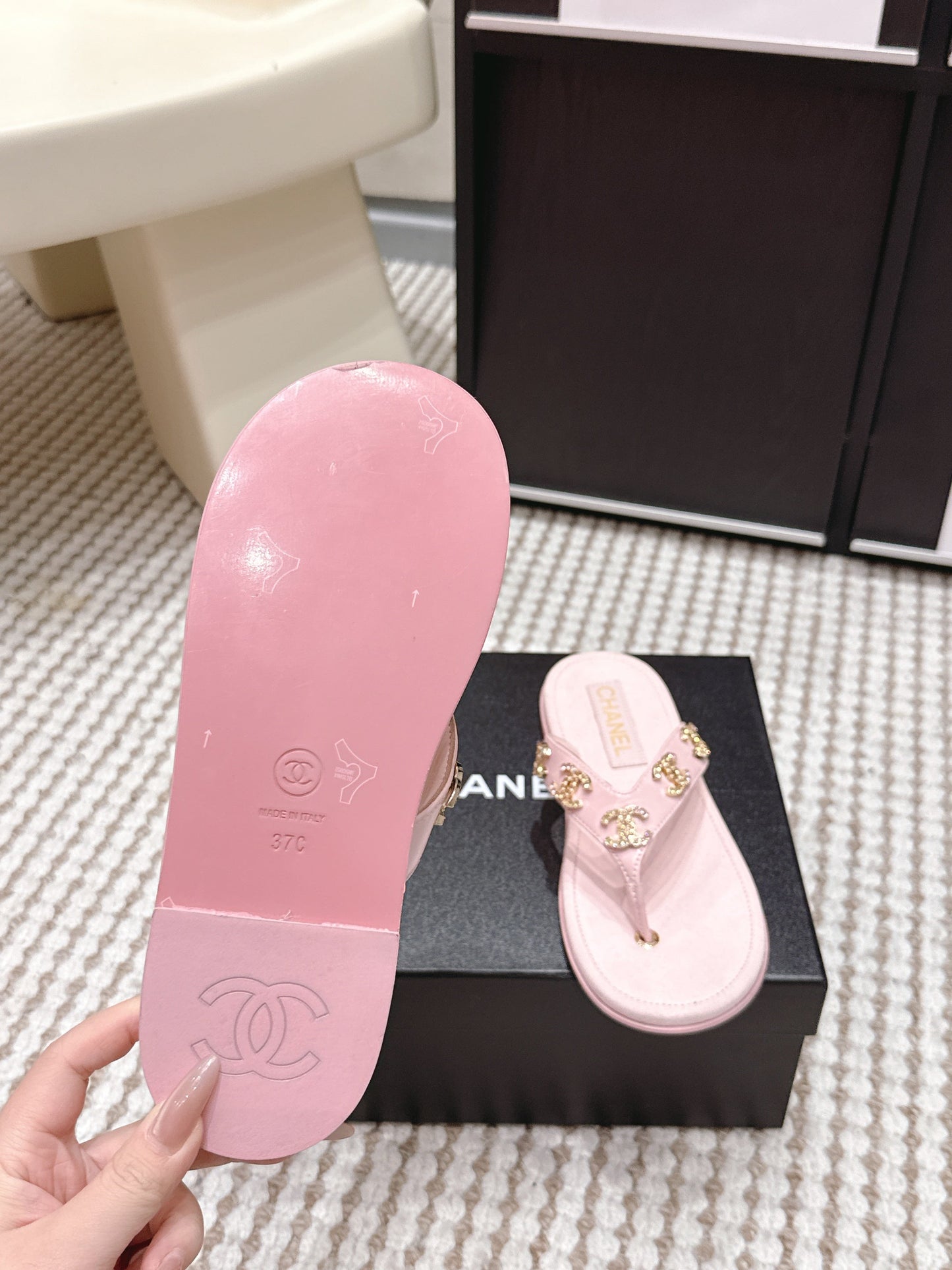 CC 26s Thong Sandals Pastel Pink Sheepskin Multicolor Charm 632361