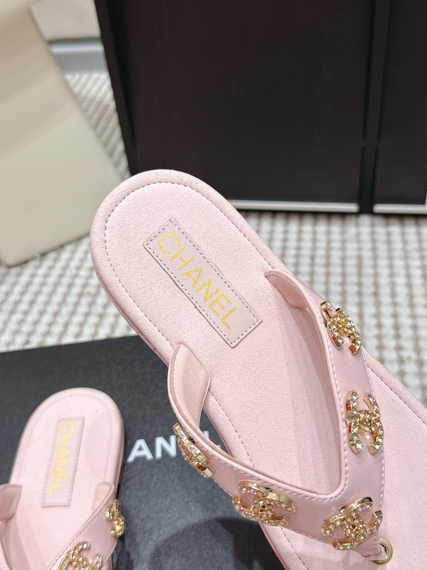 CC 26s Thong Sandals Pastel Pink Sheepskin Multicolor Charm 632361