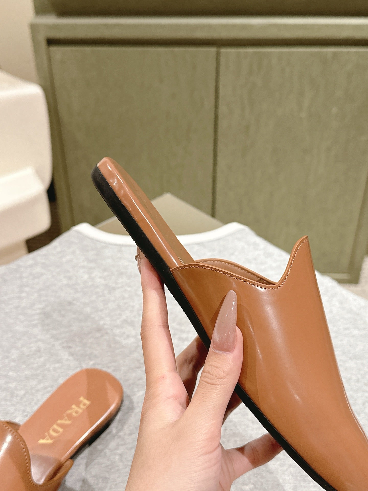 PRA 2026S Flats Mule Tan Brown Patent Leather 657679