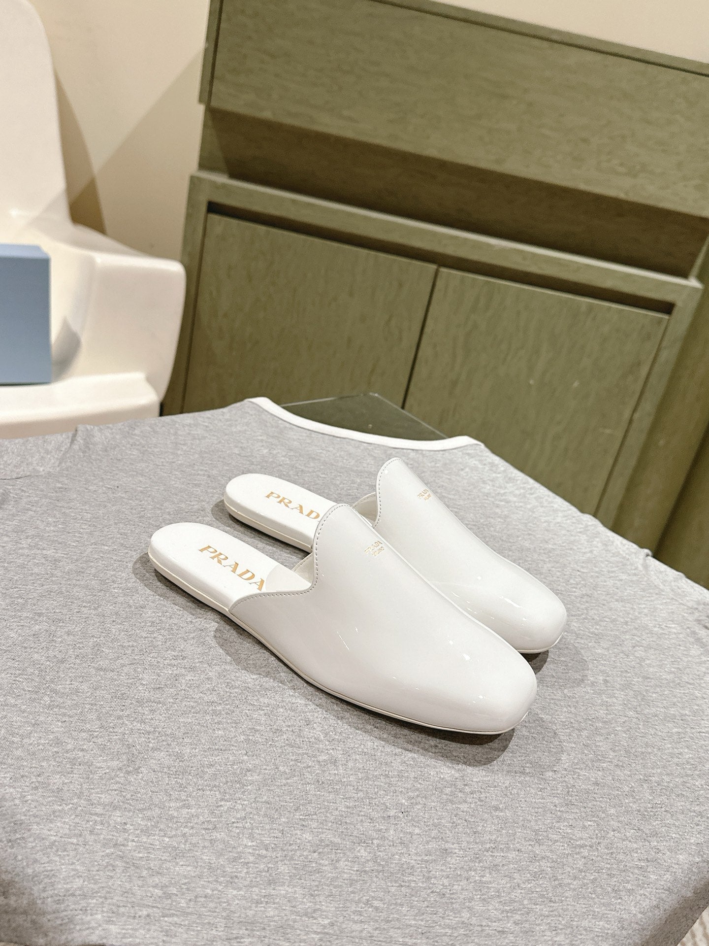 PRA 2026S Flats Mule White Patent Leather 657683