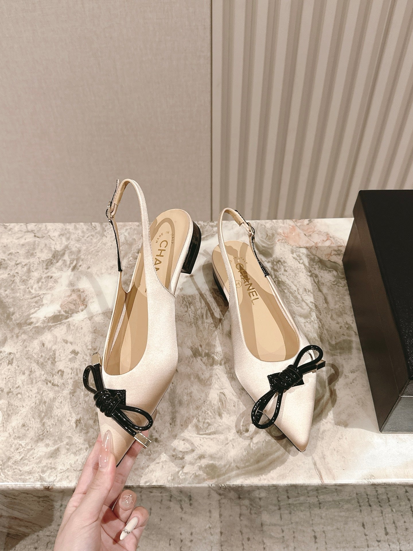 CC 26s Slingback Flat Beige Satin Sheepskin 658476