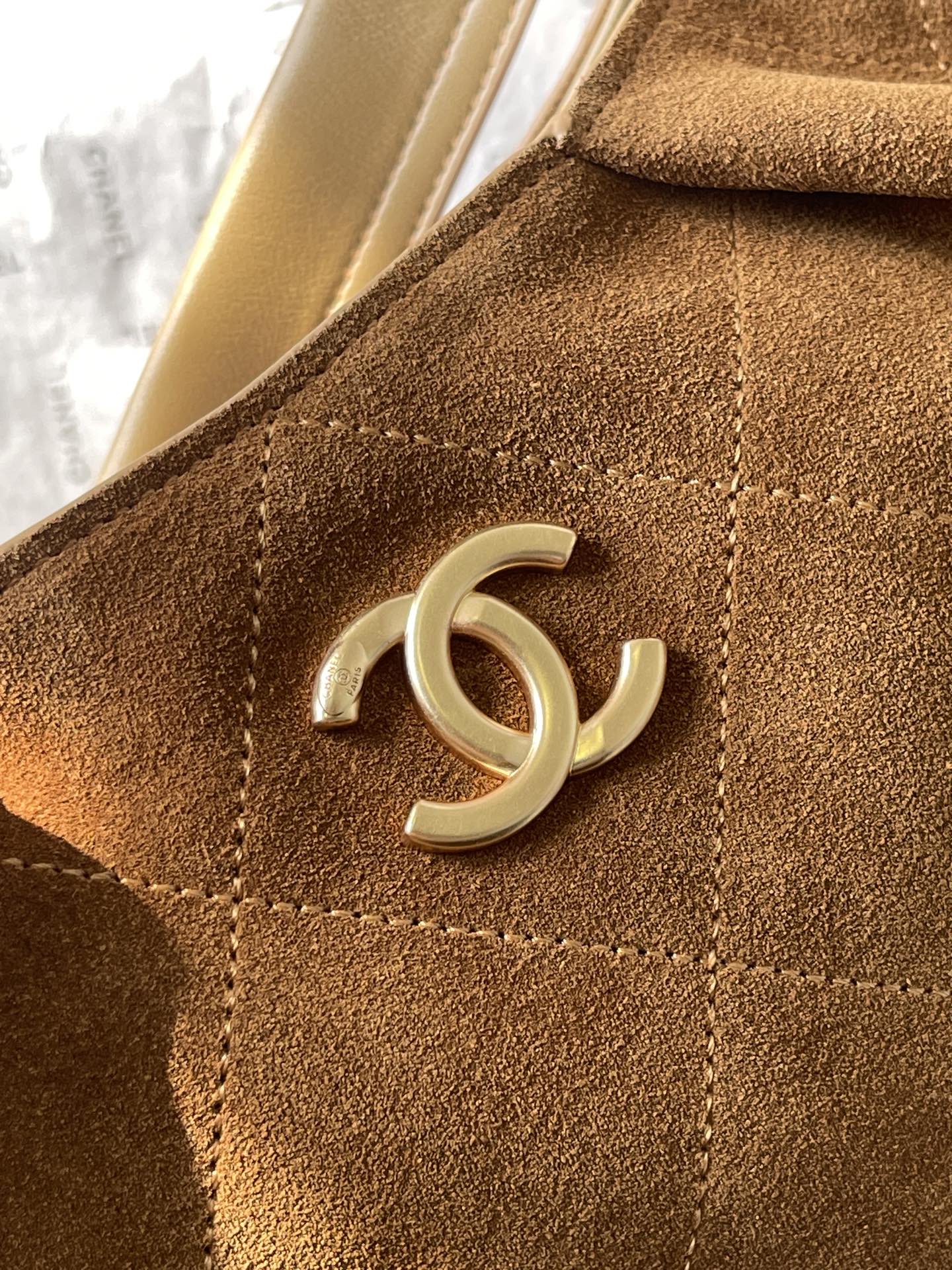 Chanel 2026 Hobo Beach Tote Bag 33cm Tan Suede