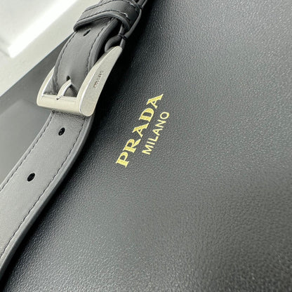 Prada 2026 Medium Bucket Bag 29cm Calfskin