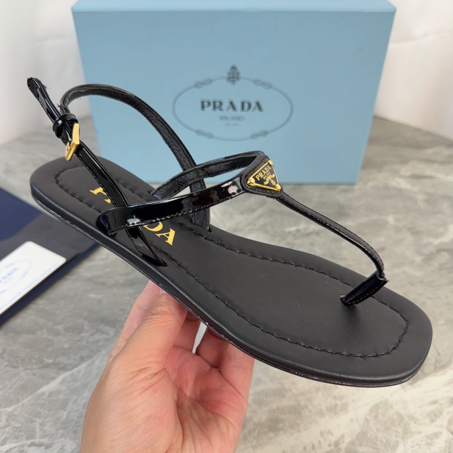 Prada 2026 Thong Sandals Patent Leather 789403
