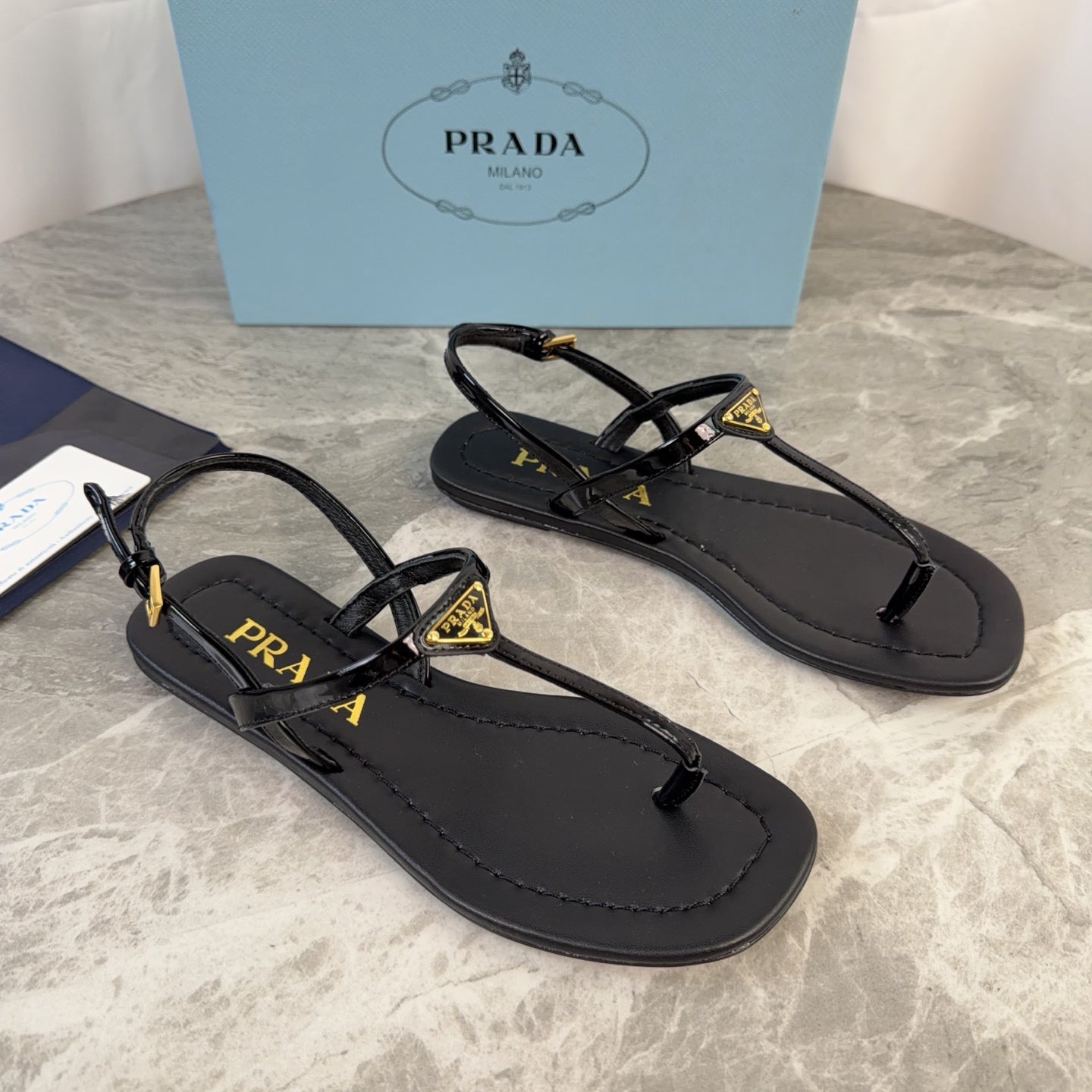 Prada 2026 Thong Sandals Patent Leather 789403