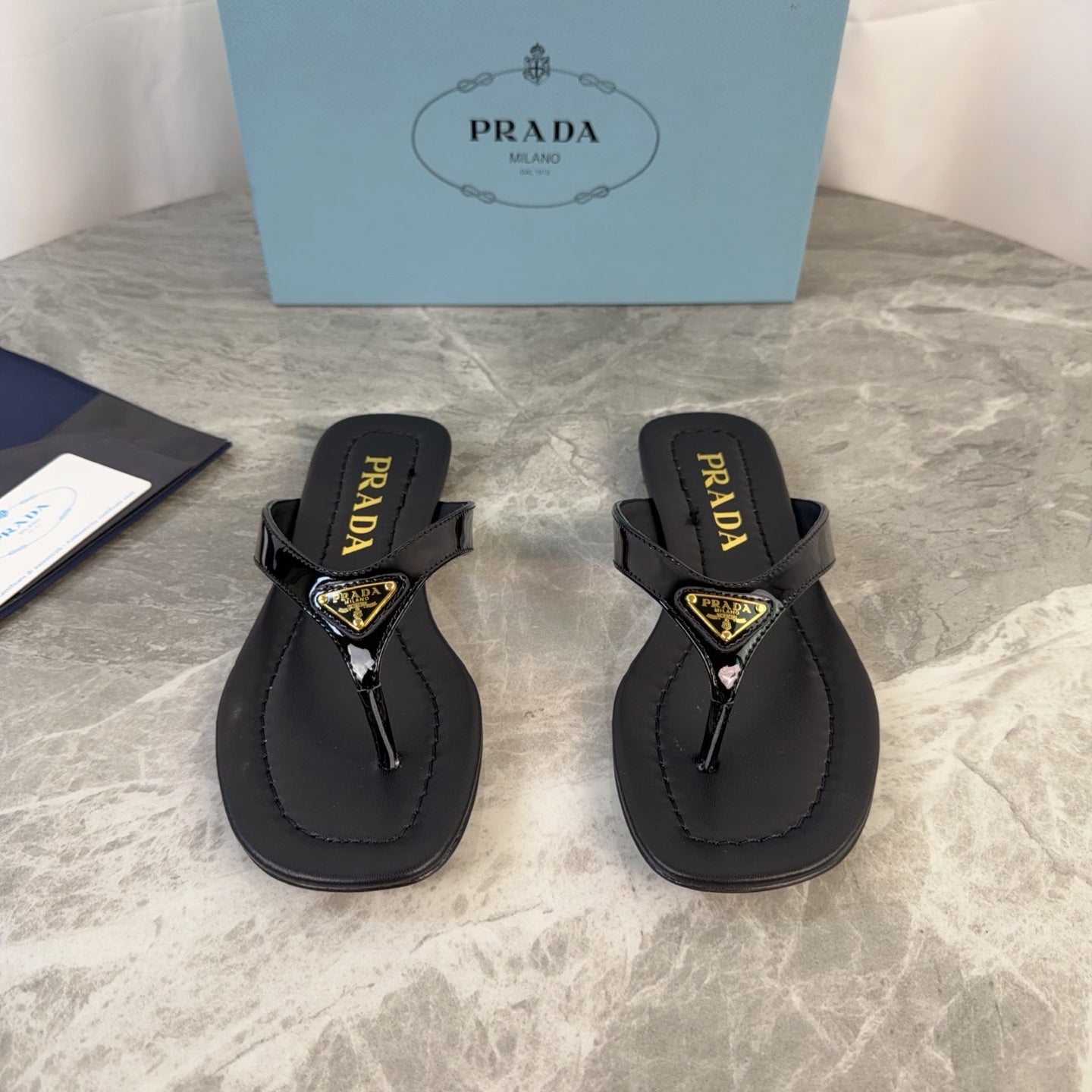 Prada 2026 Flipflops Patent Leather 789406