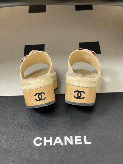 CC 26s Camellia Slippers Beige Rope Smooth Leather 649400