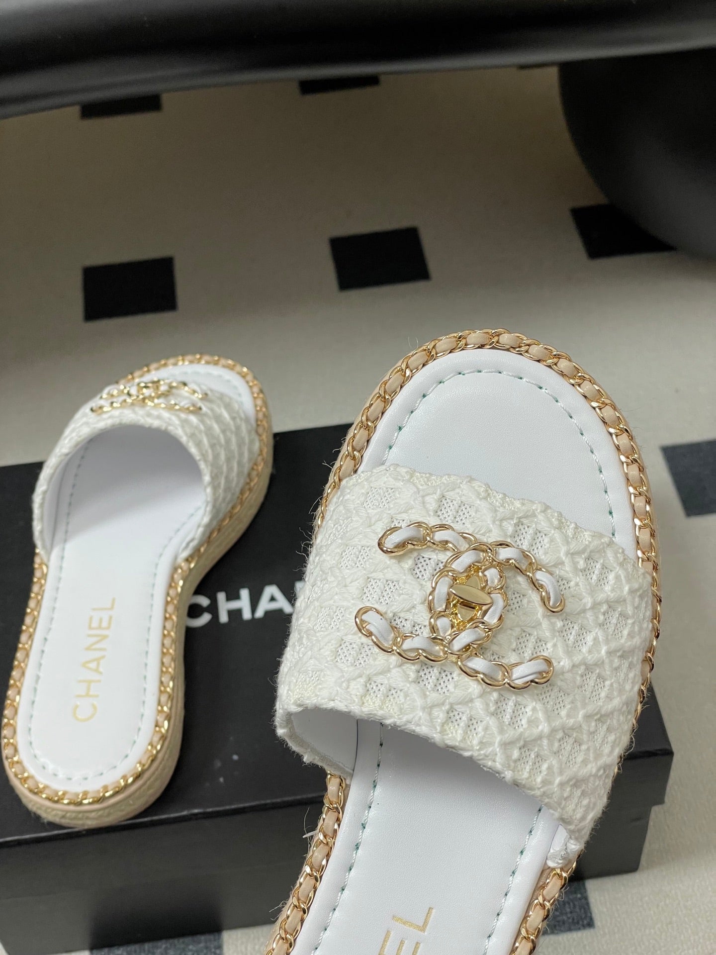 CC 26s Flat Slippers White Gold Fabric Sheepskin 649486