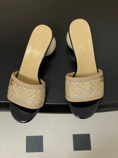 CC 26s Pearl Sandals 70 Beige Patent Leather 649538