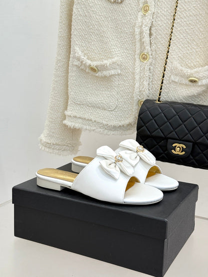 CC 26 Bow Flat Sandal White Gold Satin Sheepskin 609800